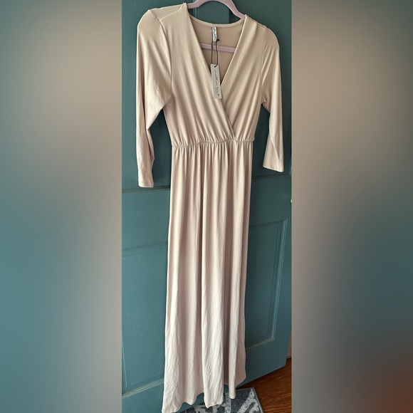 Mother Bee Maternity Dresses & Skirts - Maternity Dress 🤍